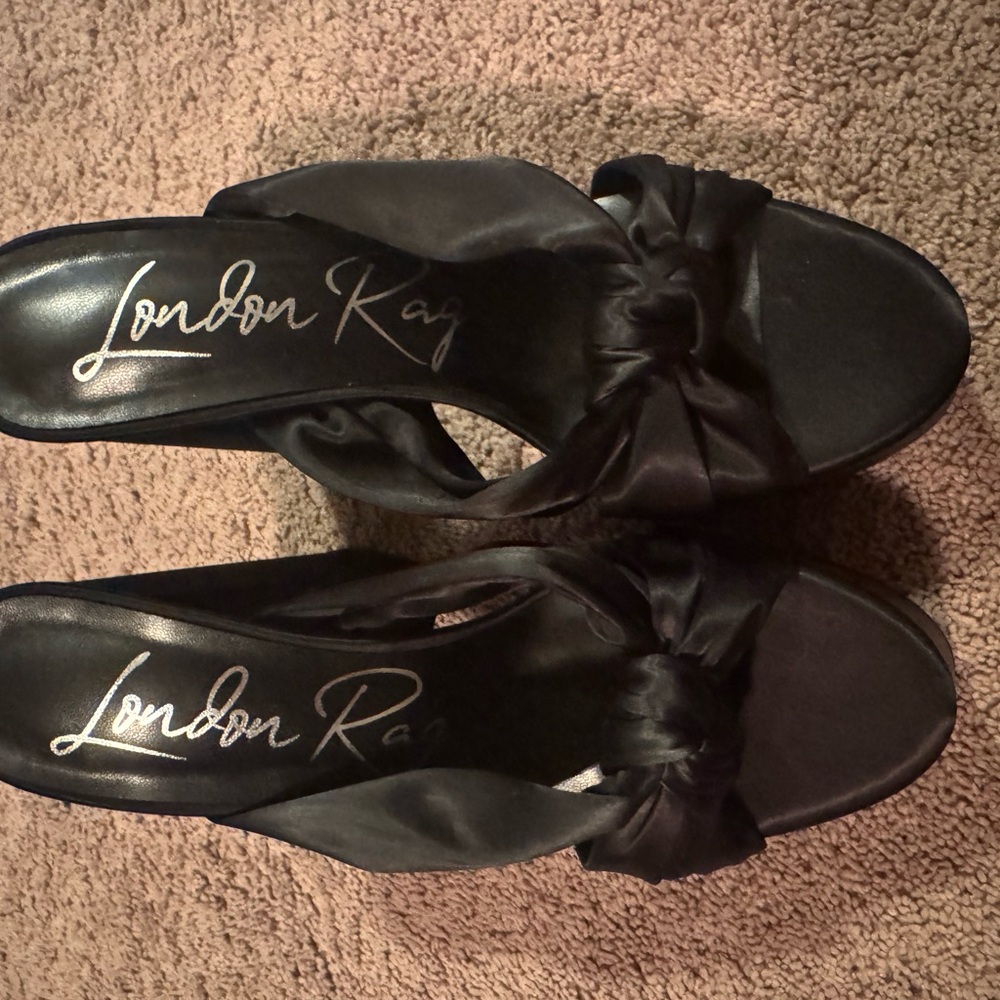 Black Mules with Rounded Toe and Minimalist Design